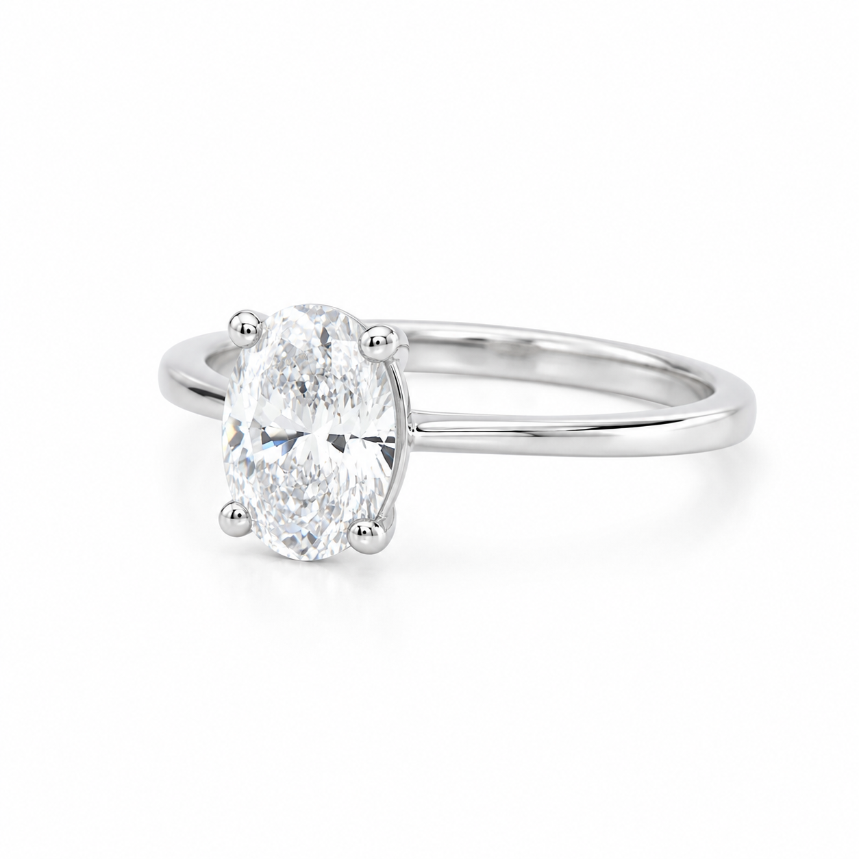 Ovaler Zirkonia Ring aus 585 Weißgold in Schrägansicht