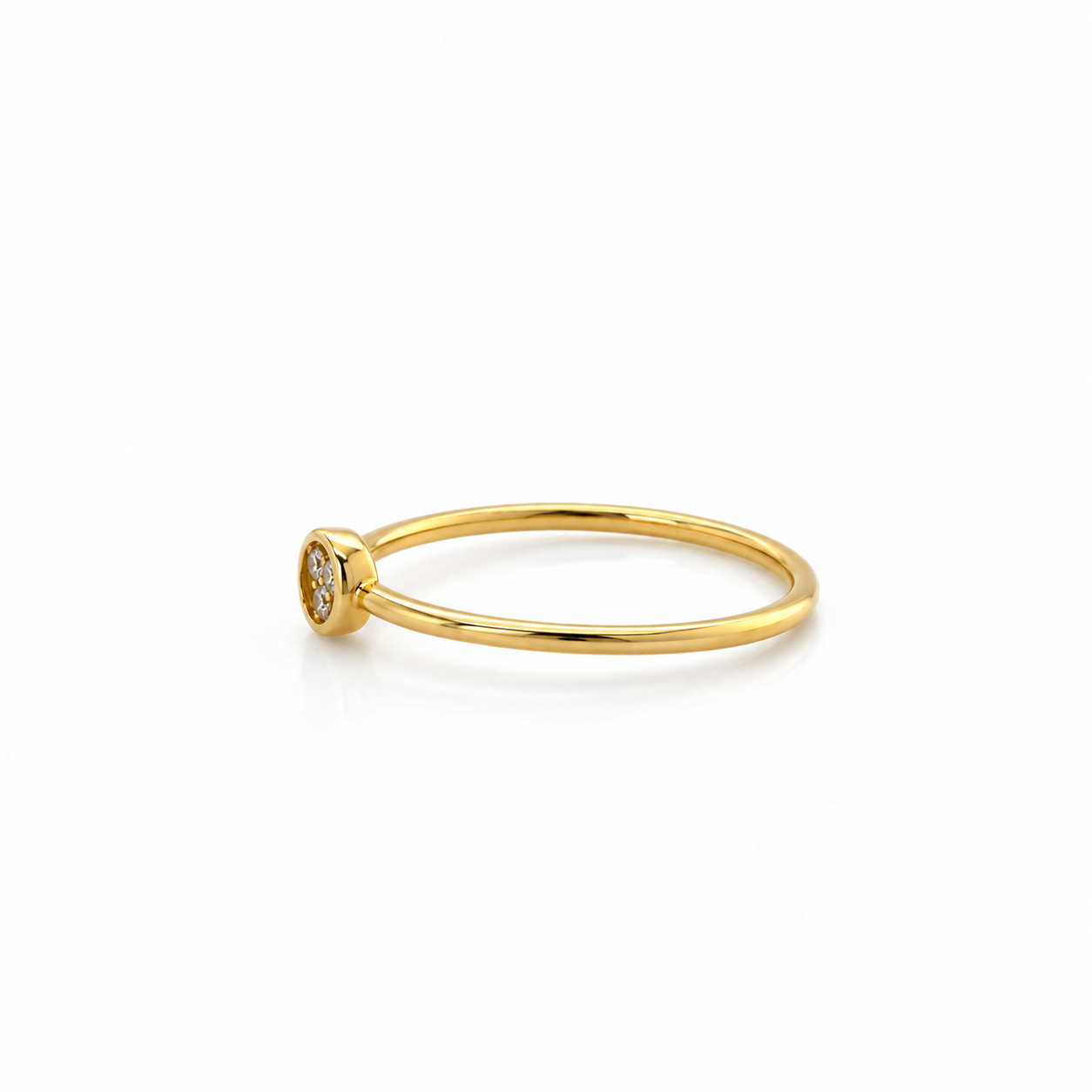 Eleganter Gelbgoldring mit 3 Zirkonia im Kreis-Design