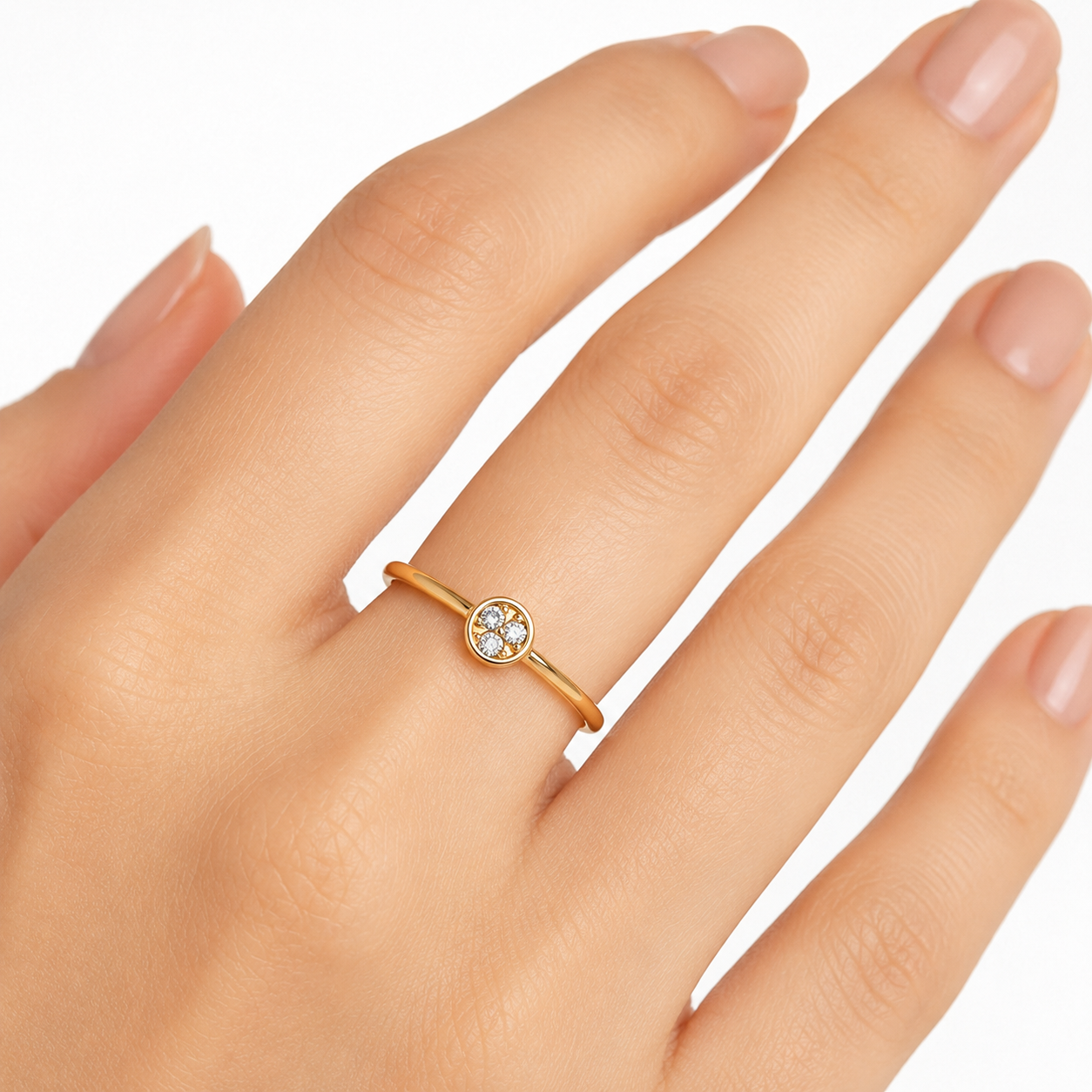 Goldring 585 Gelbgold mit 3 weißen Zirkonia und feiner Ringschiene