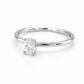 Verlobungsring aus 585 Weißgold mit ovalem Diamant 0,30 ct G/SI in schräger Ansicht