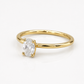 Ovaler Diamant-Verlobungsring aus 585er Gelbgold mit 0,30 ct G/SI in Schrägansicht 