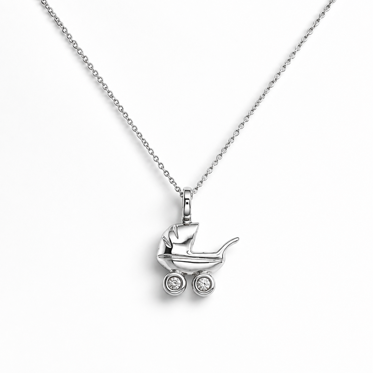 Kinderwagen Kette aus 585 Weißgold mit Brillanten 0,02 ct H-SI Frontansicht