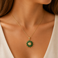 Goldkette für Damen mit Sonnenblumen-Anhänger und grünen Zirkonia