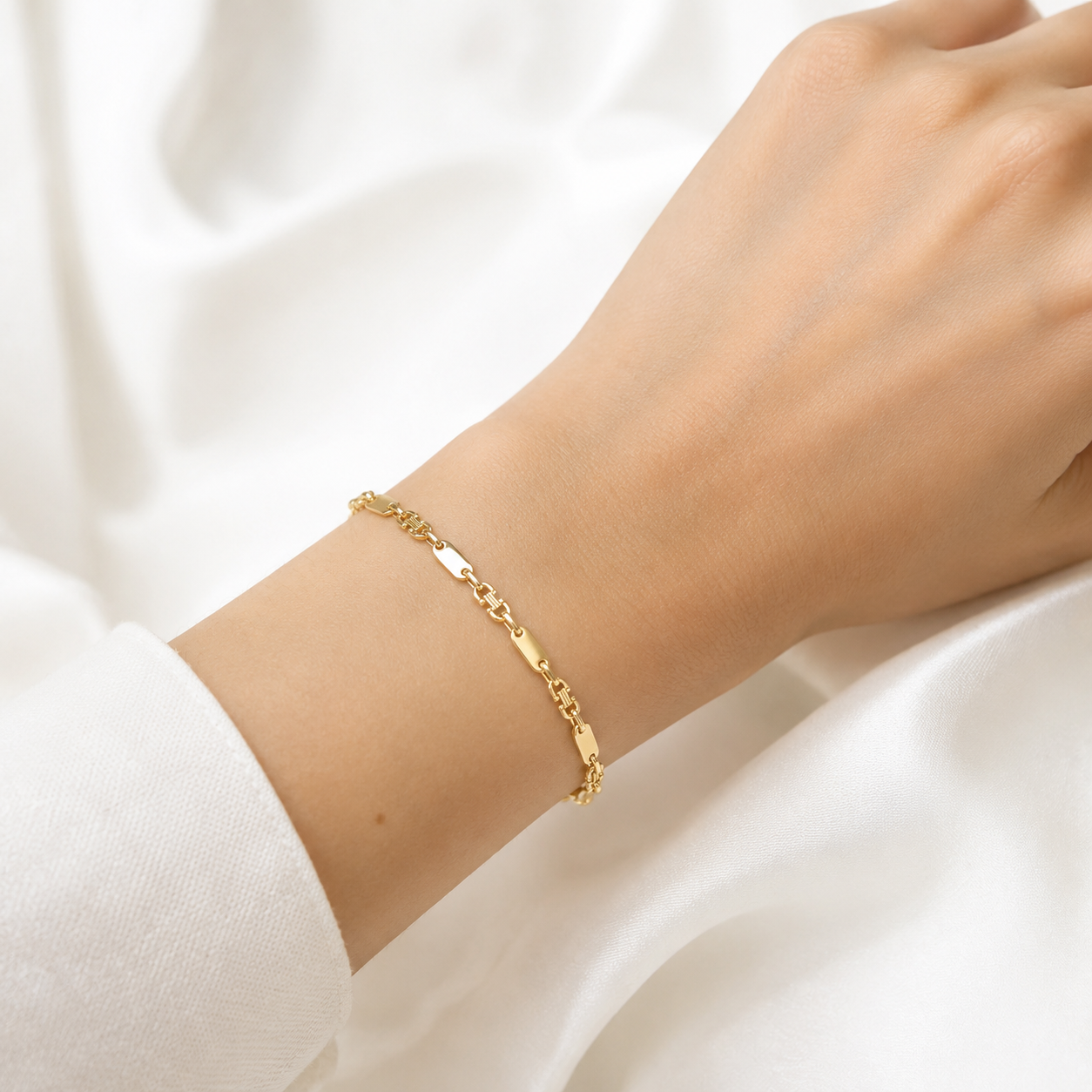 585 Gelbgold Armband mit länglichen Gliedern und polierten Platten