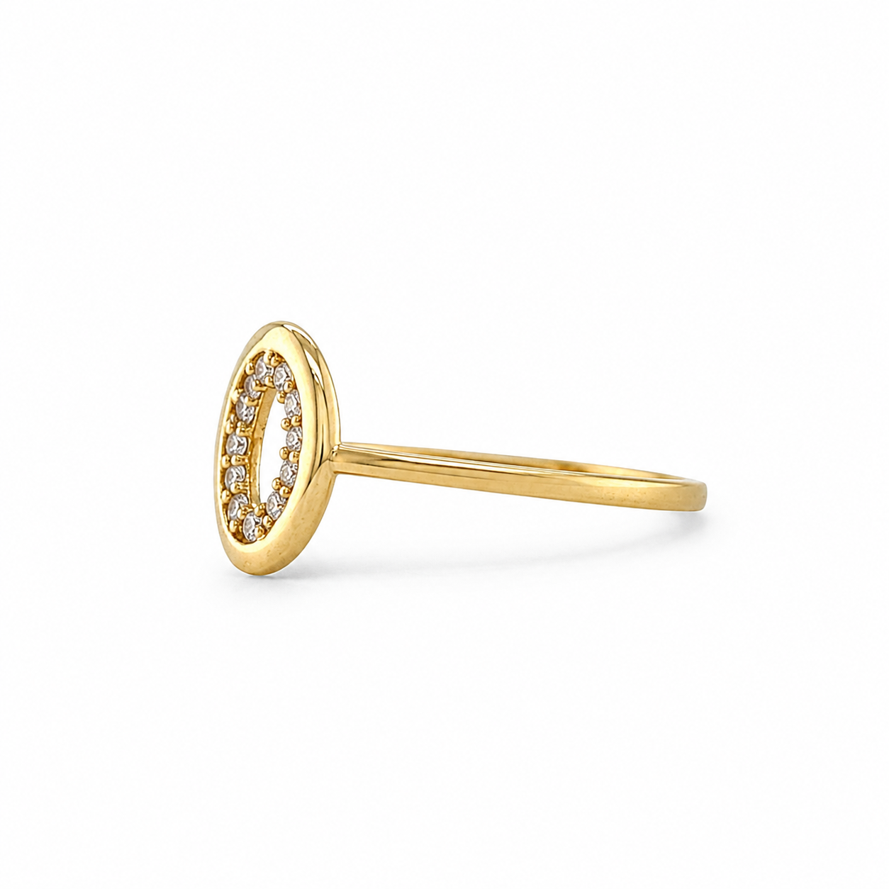 Eleganter Zirkonia Ring aus Gelbgold seitlich fotografiert