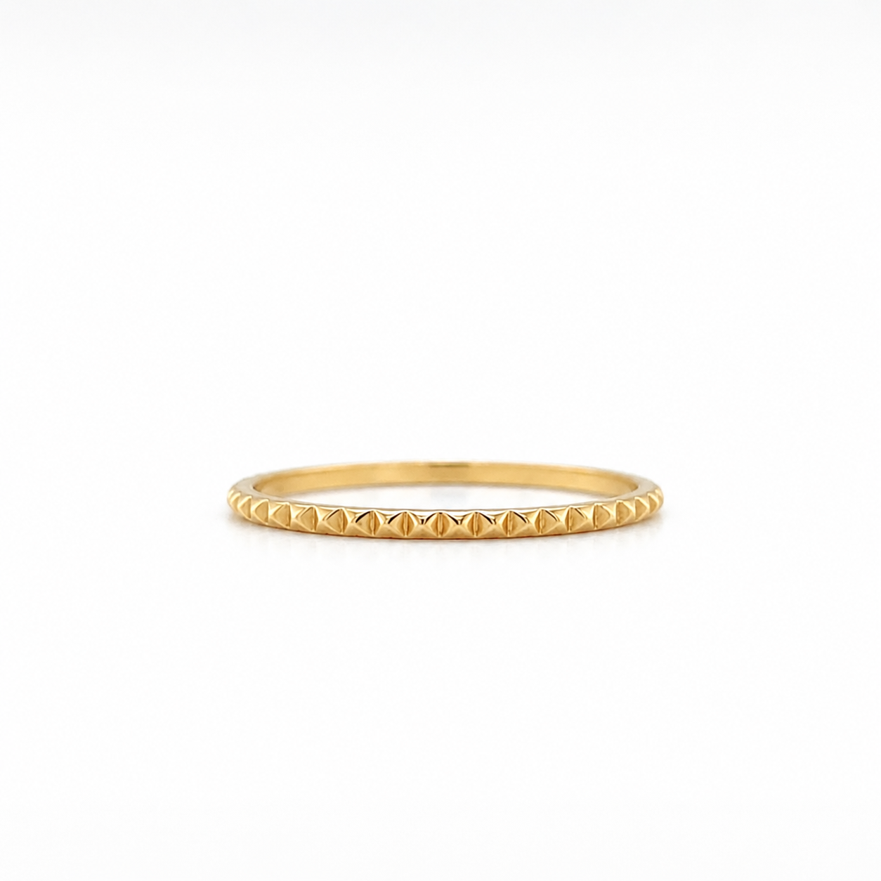 Stapelring aus 585 Gold mit Pyramidenmuster
