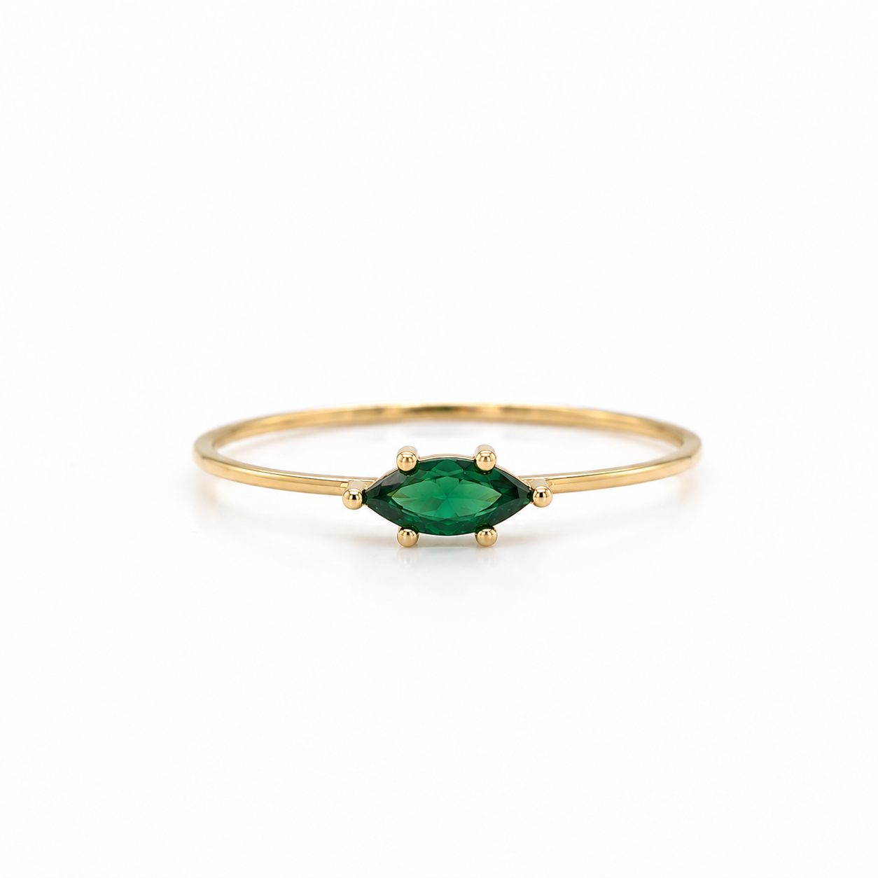 Ring aus 585 Gelbgold mit grünem navetteförmigem Zirkonia