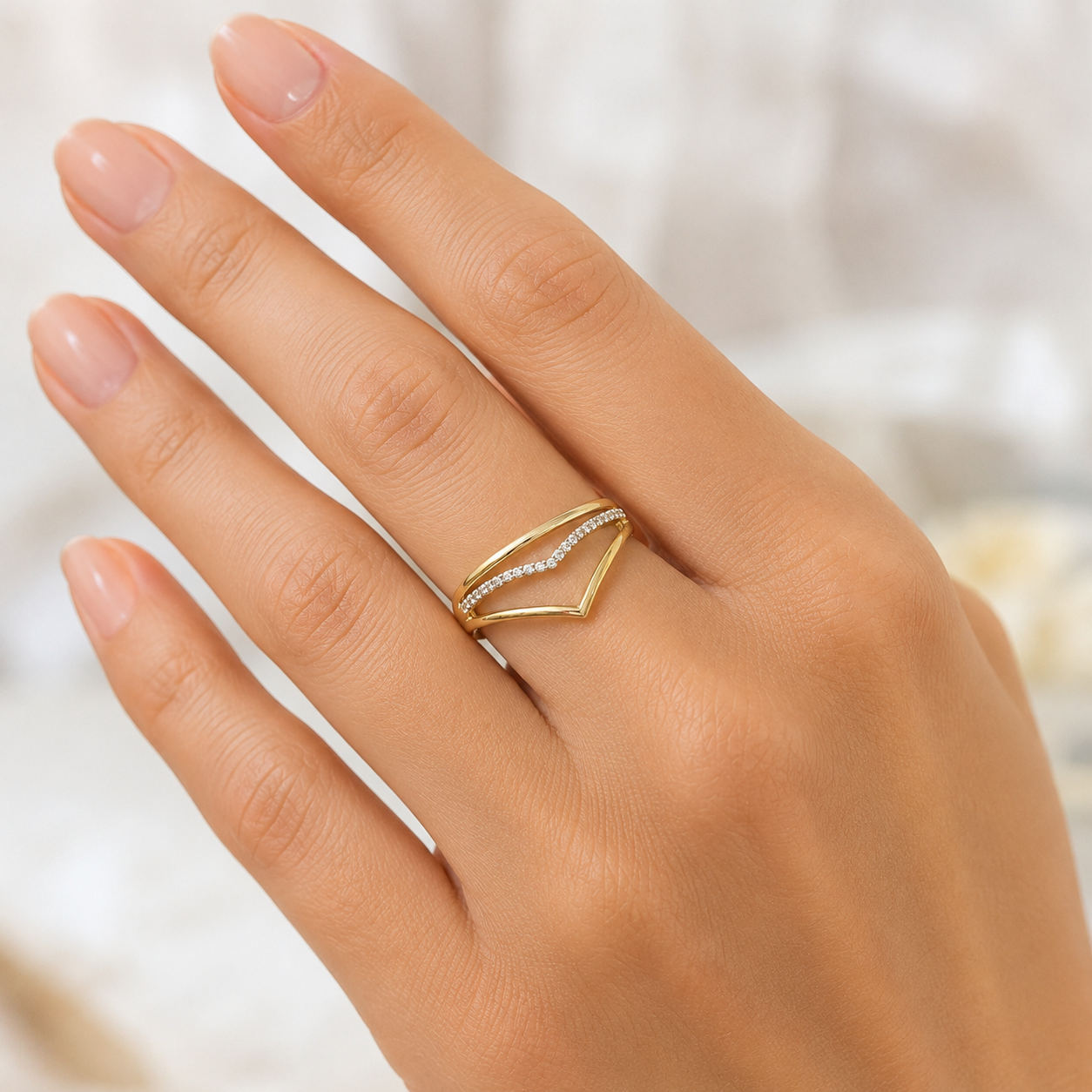 Zirkonia Wishbone Ring aus 585 Gelbgold im modernen Chevron Design