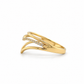 Moderner V-Ring aus 585 Gelbgold mit Zirkonia als Schmuckring getragen