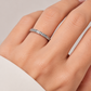 Eleganter Beisteckring aus Weißgold mit funkelnden Zirkonia Steinen