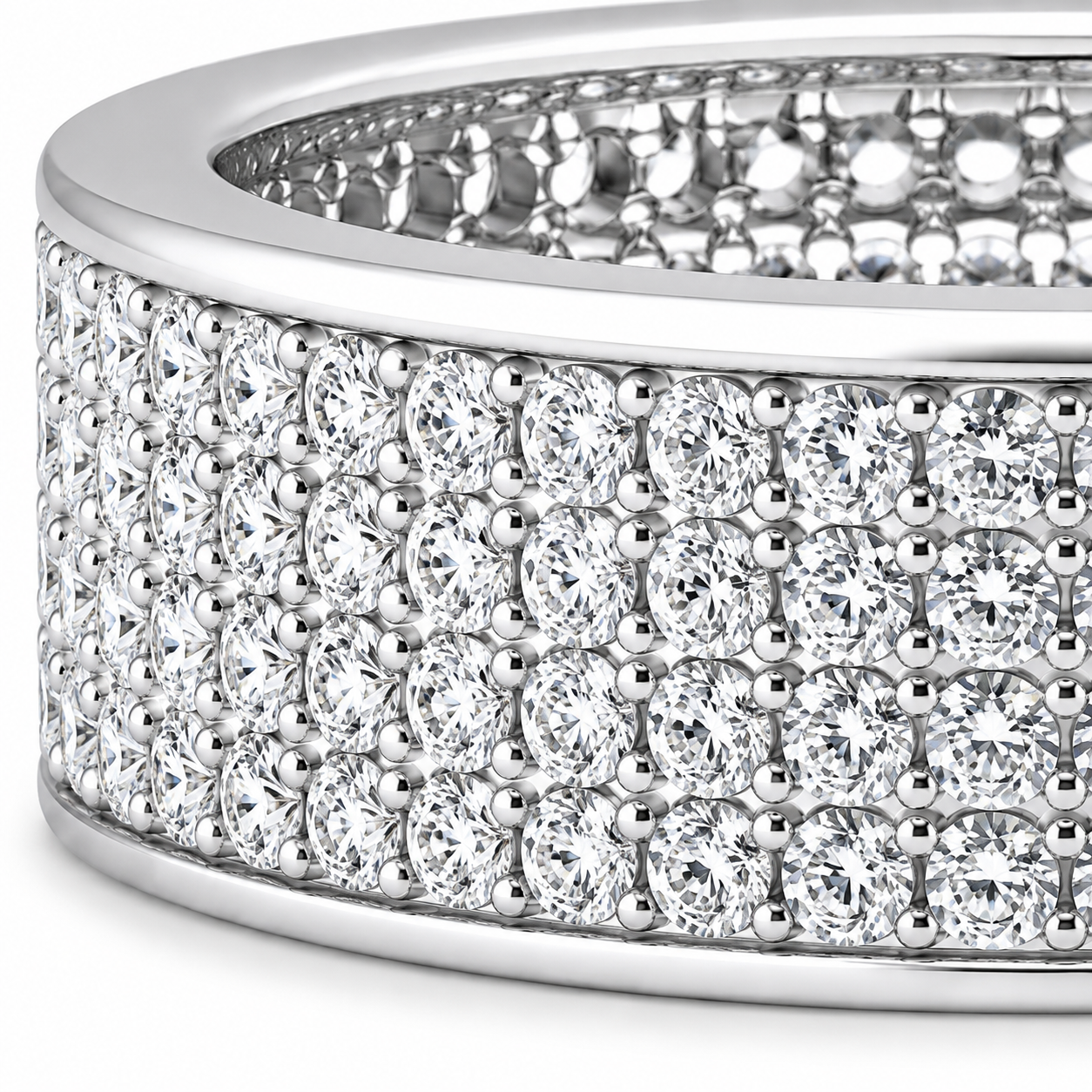 Eleganter Statementring aus Silber mit dichtem Zirkonia Besatz