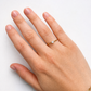 Solitär Ring 750 Gelbgold mit 0,15 ct Brillant G VS am Finger getragen