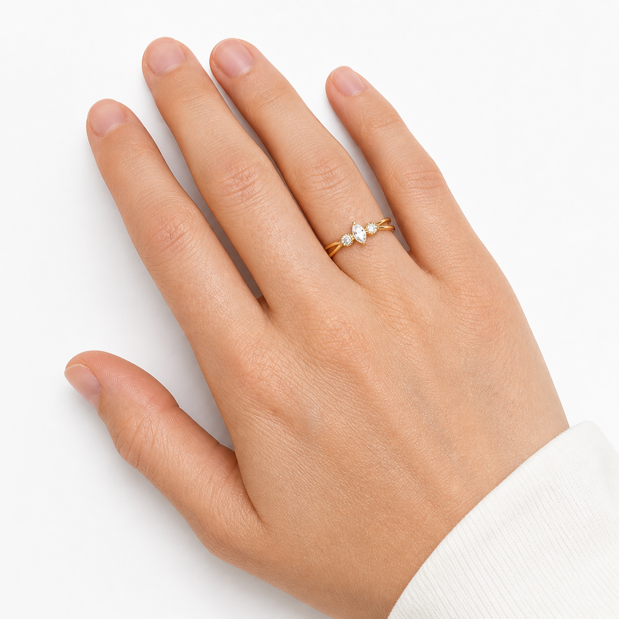 585 Gelbgold Ring mit Marquise Zirkonia und seitlichen Steinen filigranes Design - getragen 