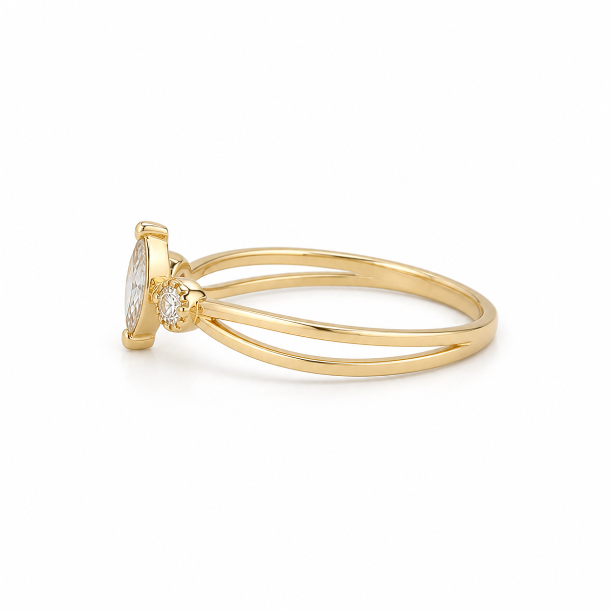 585 Gelbgold Ring mit Marquise Zirkonia und seitlichen Steinen filigranes Design Größe 52 - seitlich