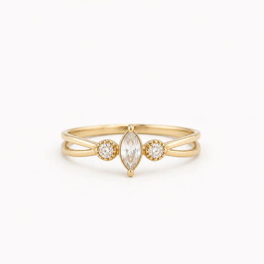 585 Gelbgold Ring mit Marquise Zirkonia und seitlichen Steinen filigranes Design Größe 52