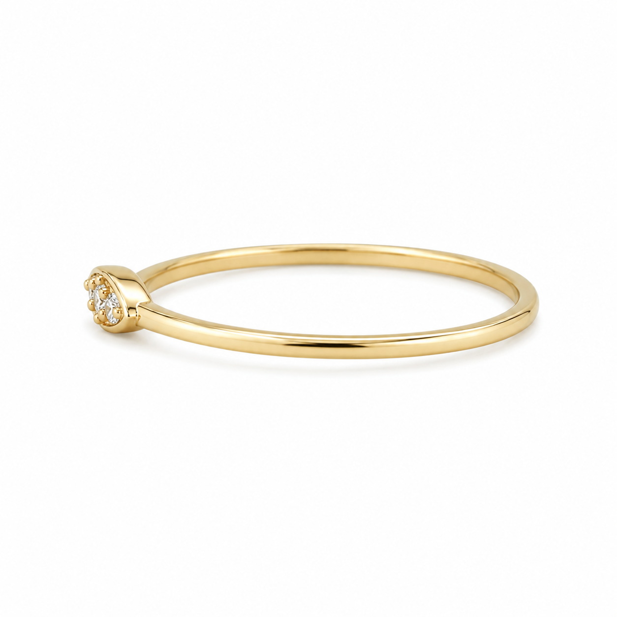 Goldring für Damen mit drei weißen Zirkonia in augenförmiger Fassung
