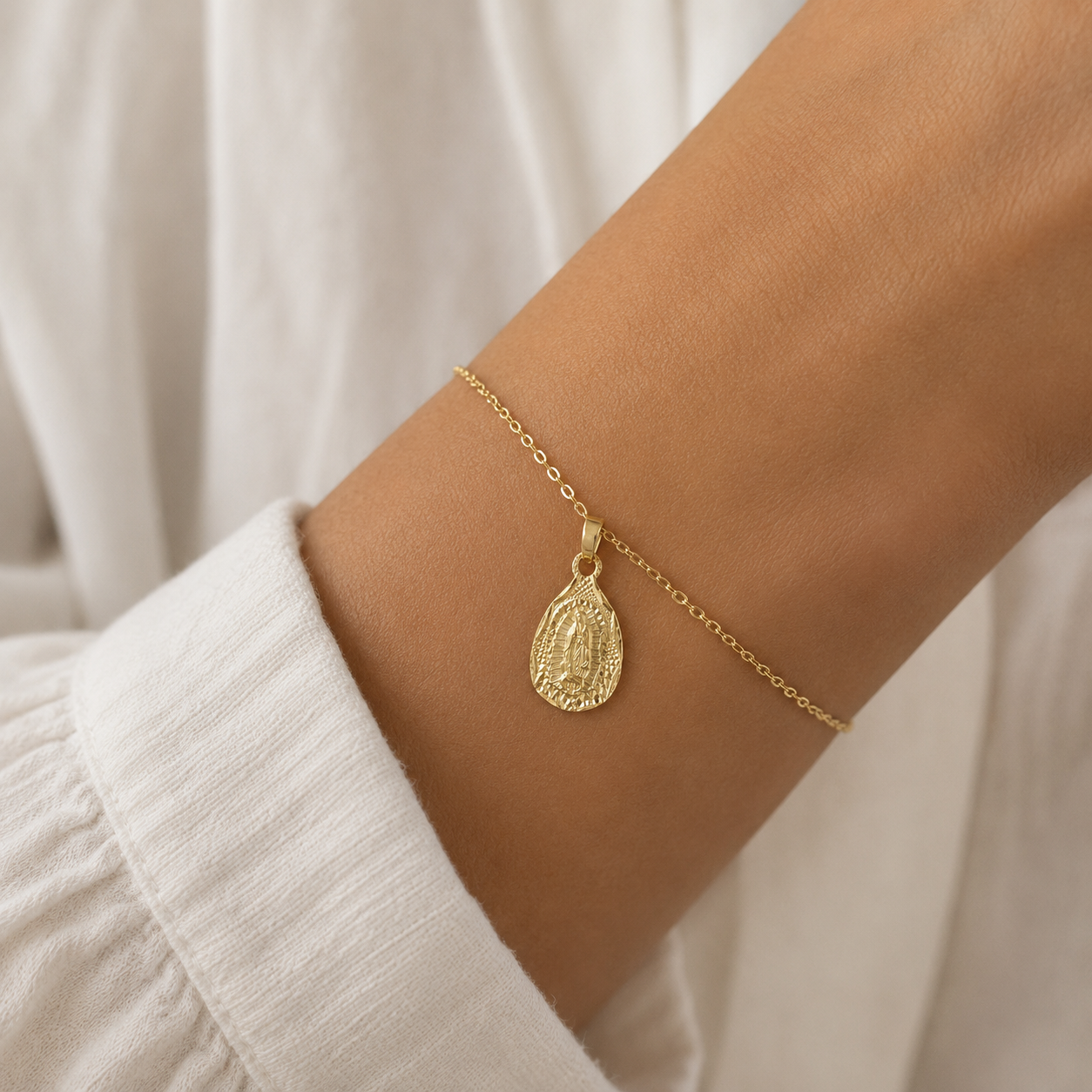 Religiöser Anhänger 585 Gold mit Marienmotiv