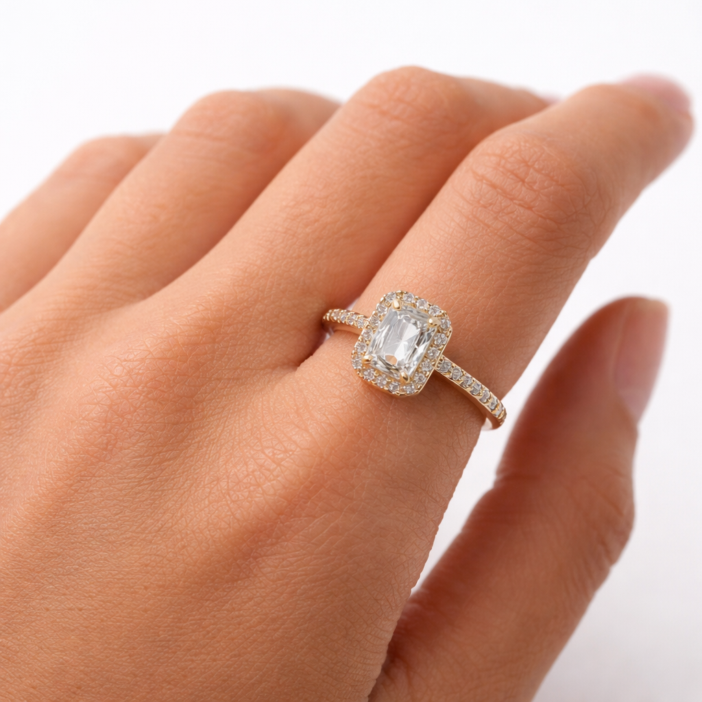 Ring 585 Gelbgold mit Zirkonia – Rechteckiger Stein mit Halo