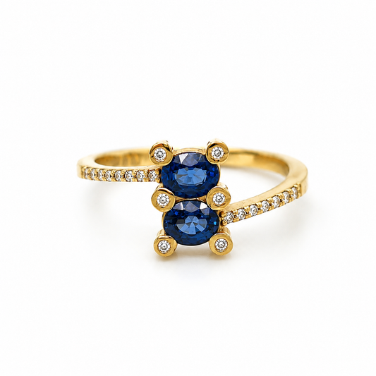 Saphirring 585 Gelbgold mit Brillanten und ovalem Saphir
