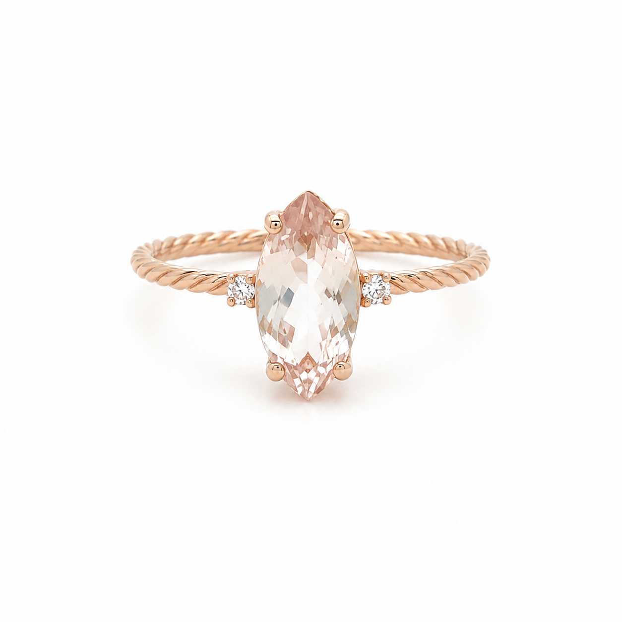 585 Rotgold Ring mit Turmalin im Marquise-Schliff und kleinen Brillant-Seitensteinen – auch als Verlobungsring geeignet.
