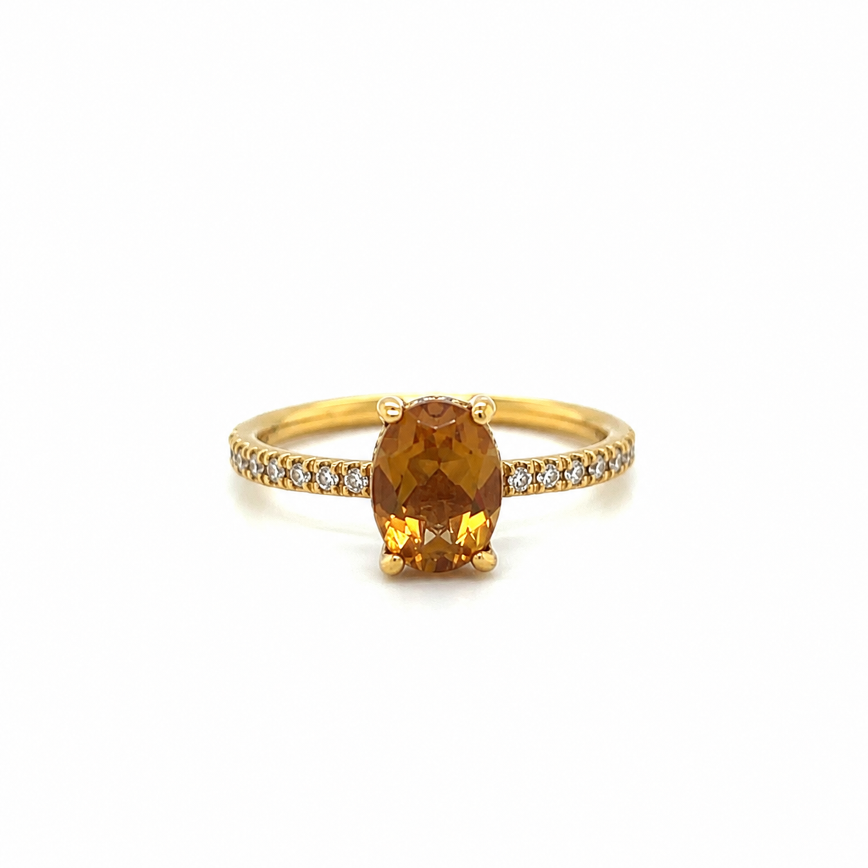 Ring aus 750 Gelbgold mit Sultanit Farbwechselstein und 0,27 ct G-VS Brillanten in eleganter Pavé-Fassung.