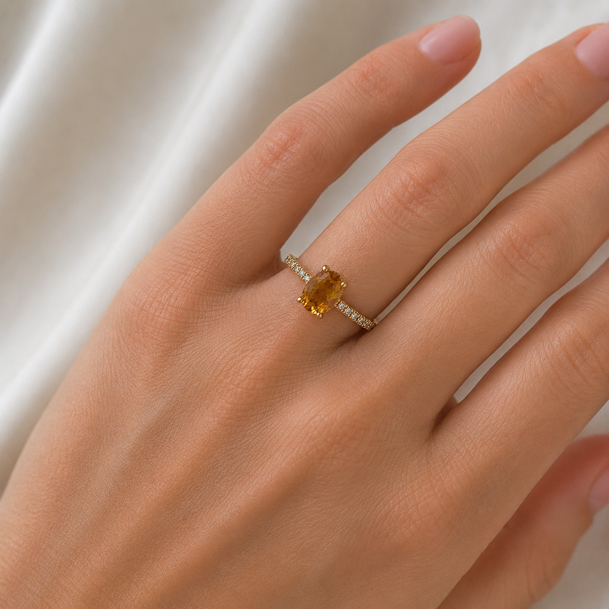 Ring aus 750 Gelbgold mit Sultanit Farbwechselstein und 0,27 ct G-VS Brillanten 