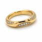 Brillantring aus 750 Gelbgold mit rundum verlaufenden TW-SI Brillanten als Ehering und geschwungenem Design.