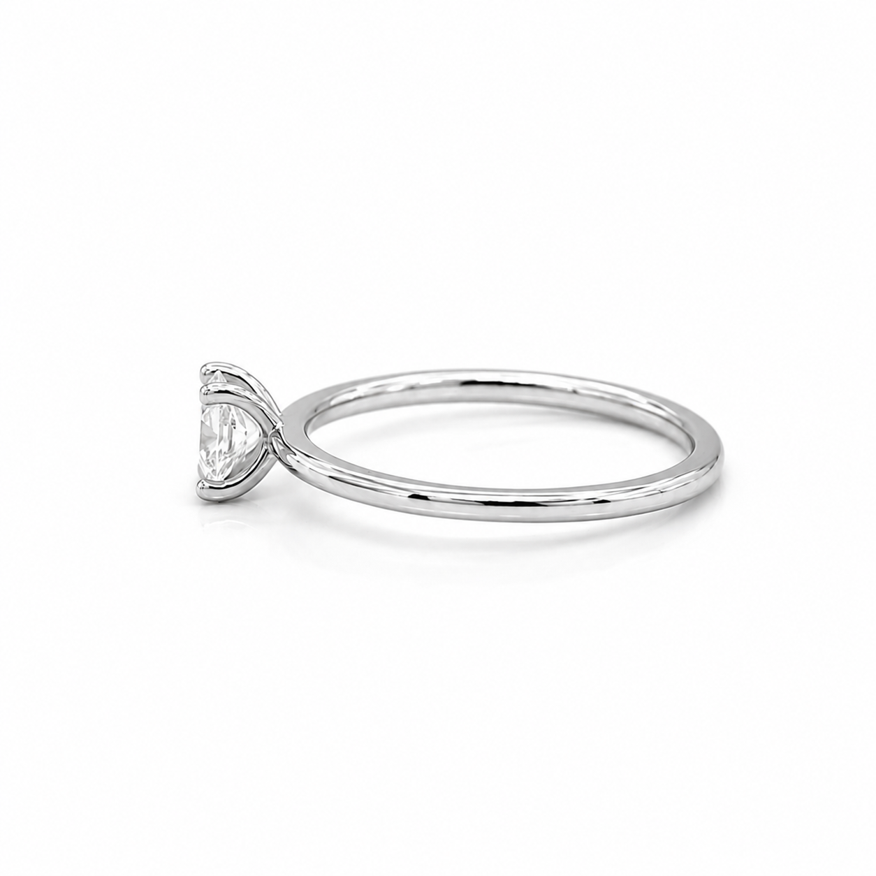 Ovaler Diamant-Verlobungsring aus 585er Weißgold mit 0,30 ct G/SI in Seitenansicht