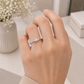 Verlobungsring aus 585 Weißgold mit Brillant 0,23 ct und Seitenbrillanten getragen