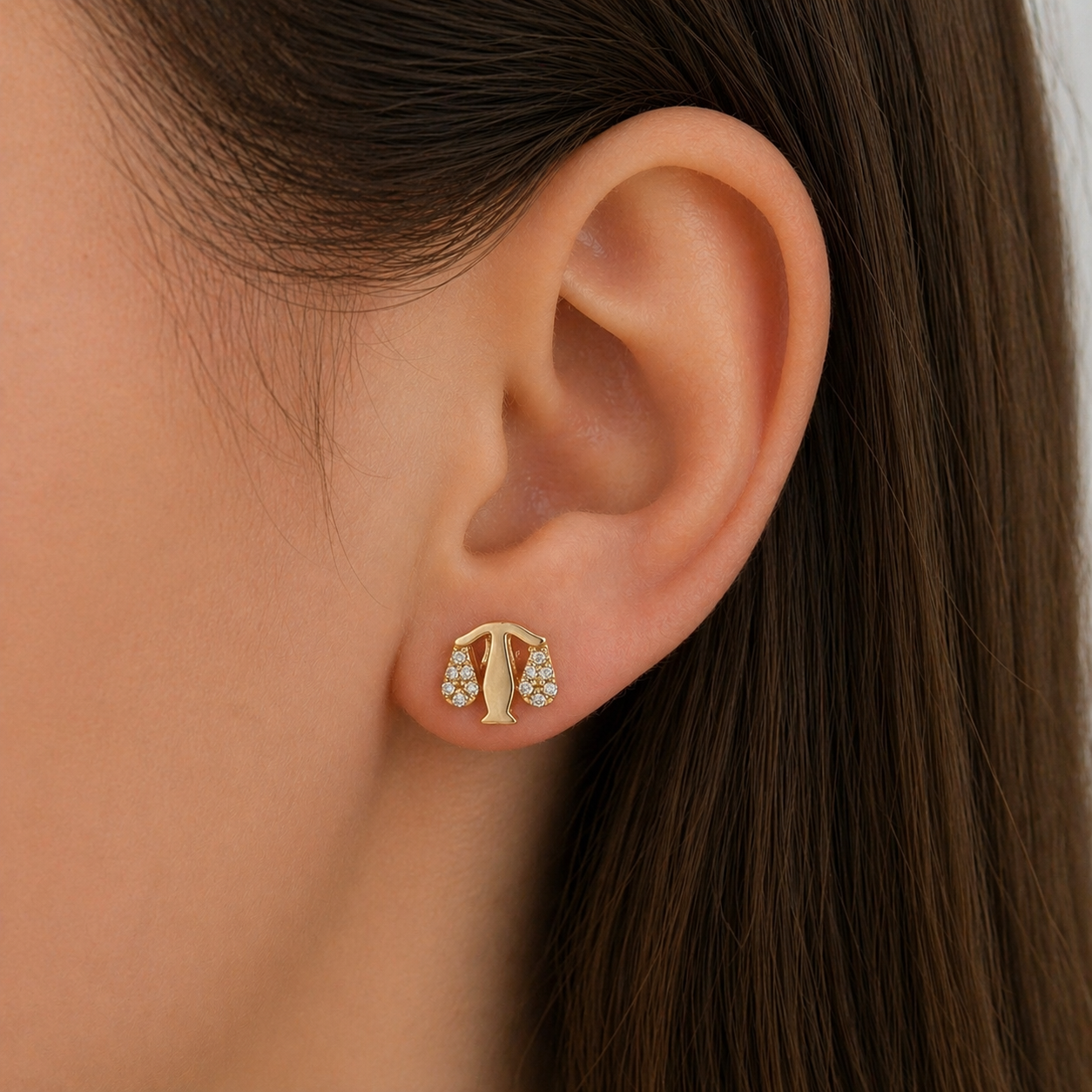 585 Gelbgold Ohrstecker Waage mit Zirkonia – 7 mm