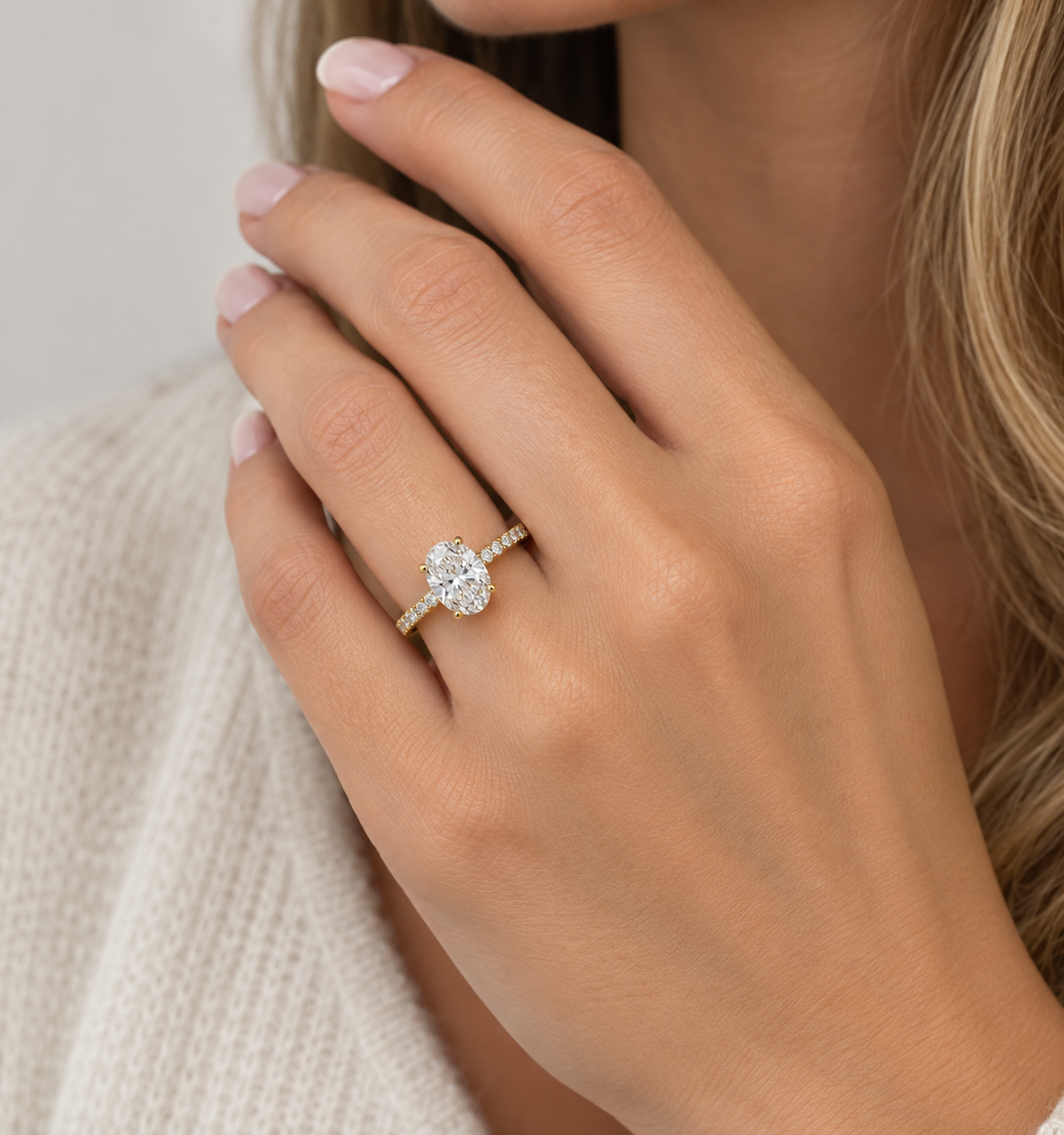 Verlobungsring 585 Gelbgold mit Labordiamant Oval seitlichem Steinbesatz