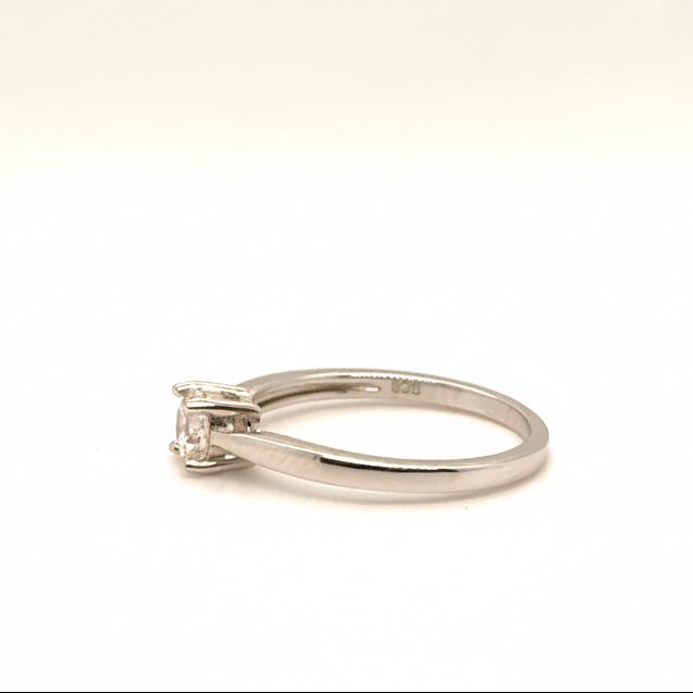 Solitärring aus Silber Größe 56