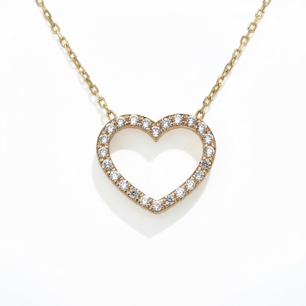 Offener Herzanhänger aus Gold mit funkelnden Steinen