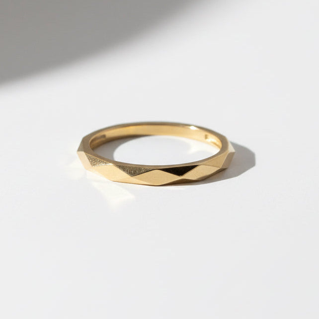 Ring 585 Gelbgold facettiert – Geometrischer Damenring