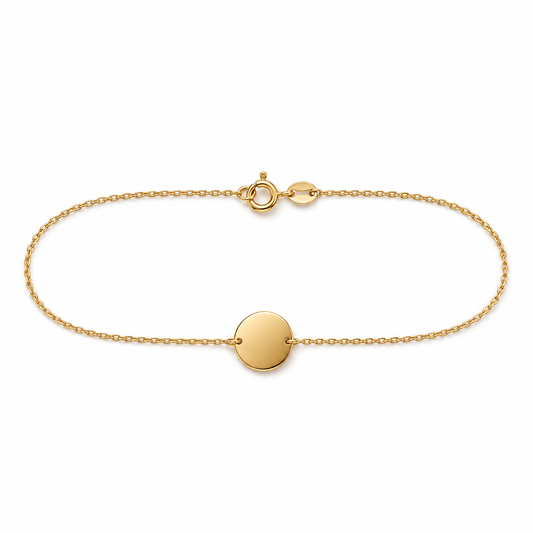 Zartes Ankerarmband aus 585 Gelbgold mit runder, hochglanzpolierter Gravurplatte und Federringverschluss in Frontansicht.