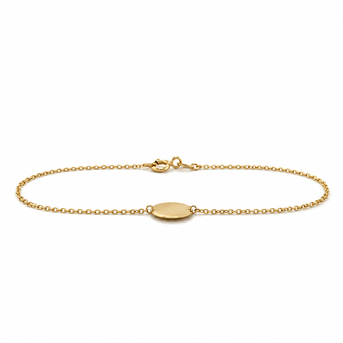 Feines Armband aus 585 Gelbgold mit polierter Gravurplatte und Federringverschluss in flacher Schrägansicht.
