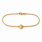 Zartes Armband aus 585 Gelbgold mit runder, polierter Gravurplatte und Karabinerverschluss in Frontansicht.