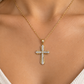 Goldkreuz mit Zirkonia aus 585 Gold in Bicolor getragen an einer Kette