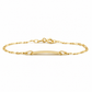 Kinderarmband aus 585 Gelbgold mit feiner Gliederkette und leicht gewölbter Gravurplatte in Seitenansicht.