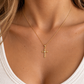 Kreuz Anhänger 585 Gold mit Zirkonia getragen an feiner Goldkette