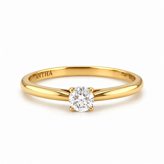 Solitär-Verlobungsring aus 750 Gelbgold mit 0,22 ct Brillant in TW-SI und Vierkrappenfassung in Frontansicht.