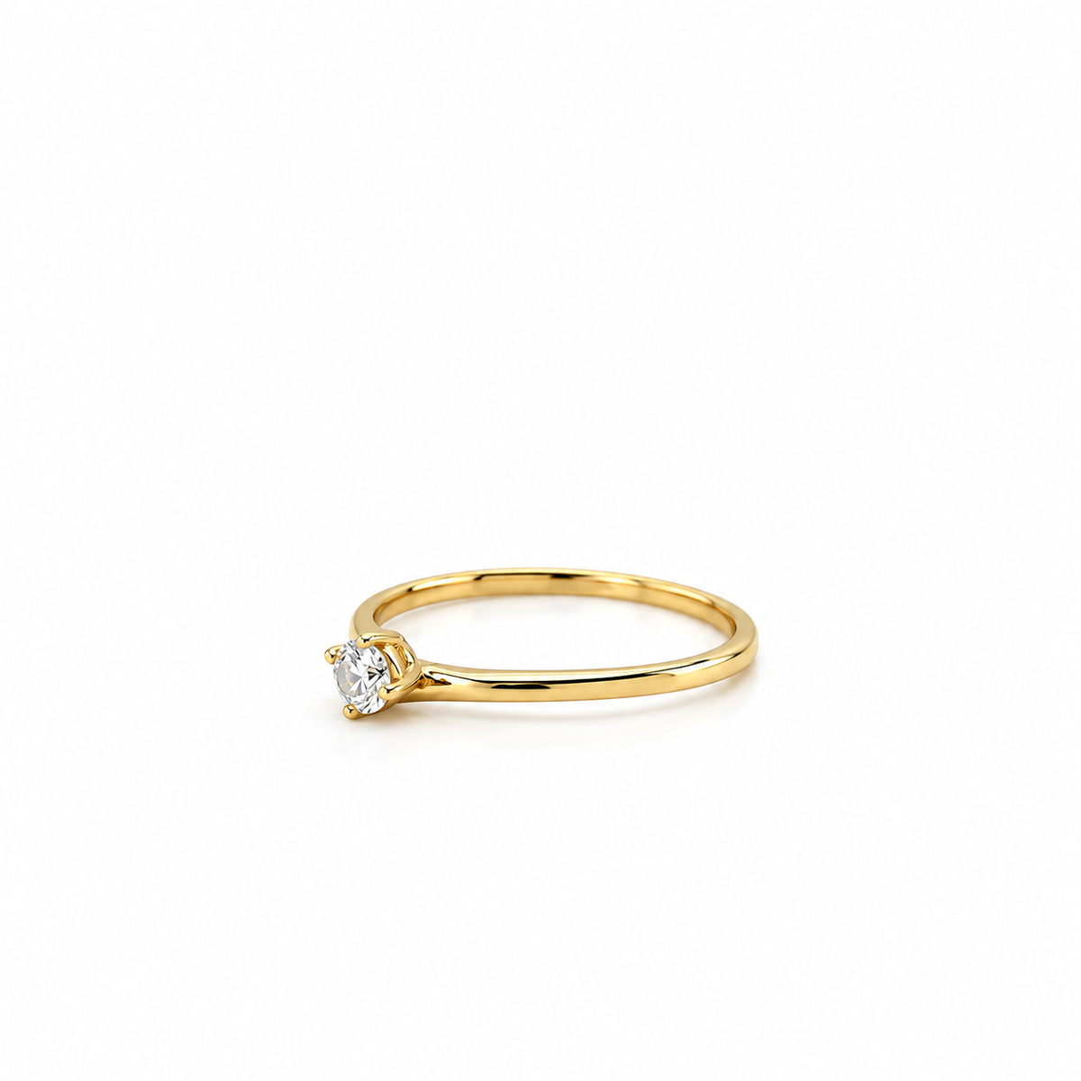 Zarter Goldring aus 585 Gelbgold mit rundem Zirkonia in Seitenansicht