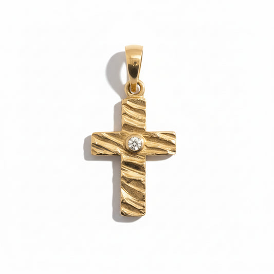 Kreuz Anhänger aus 585 Gelbgold mit Zirkonia und strukturierter Oberfläche – Vorderansicht